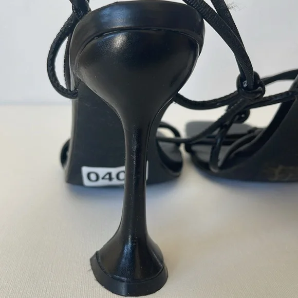 NWOT H by HALSTON PICASSO BLACK STRAPPY SQUARE TOE SPOOL HEELS SANDALS 8.5M - Picture 10 of 12